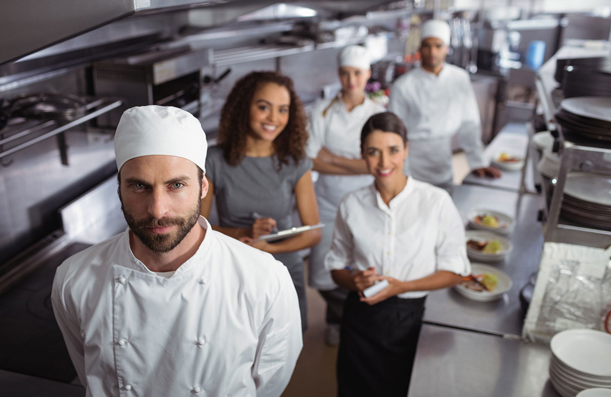 Pessoas que servem pessoas: um olhar sobre cultura no setor de refeições coletivas